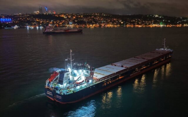 Makine Arızası Yapan Kargo Gemisi Nedeniyle İstanbul Boğazı'nda Ulaşım Durdu